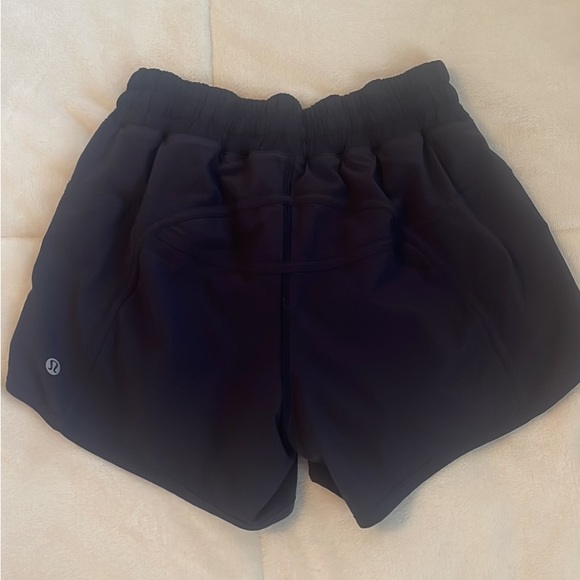 Lululemon Hotty Hot shorts size 4 - Picture 2 of 3